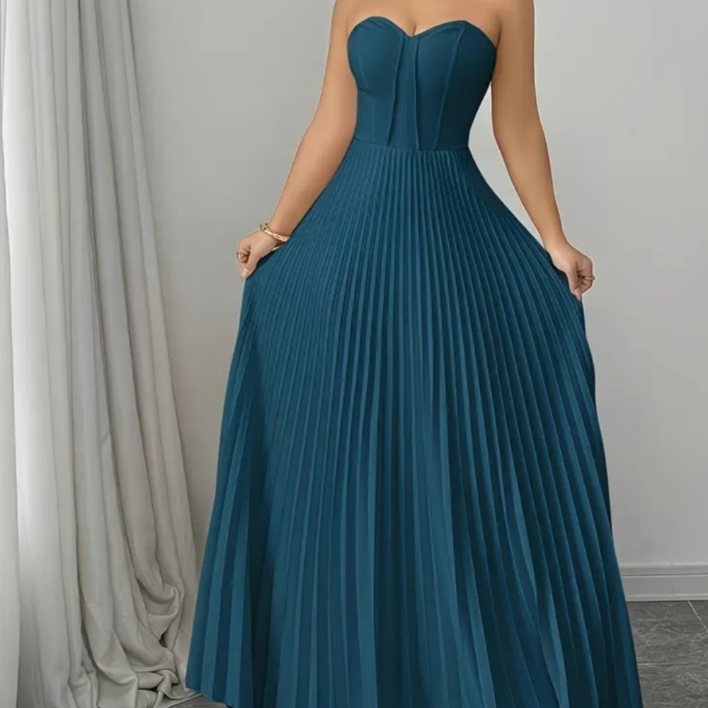 Chic Strapless Teal Pleated Gown